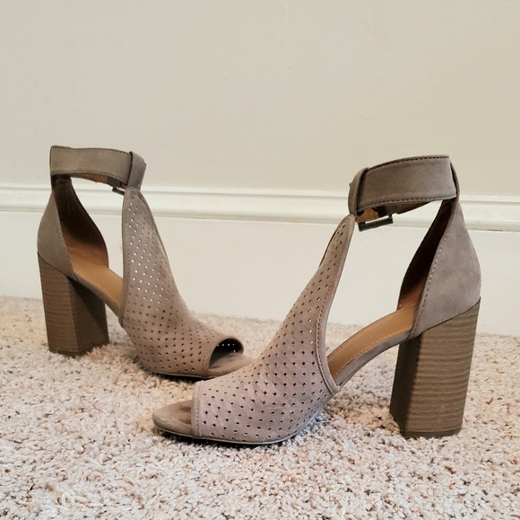 Universal Thread Shoes - Peep-Toe Block Heels